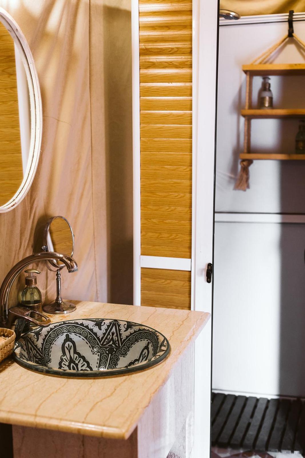 Caravanserai luxury Desert Camp Merzouga Rom bilde